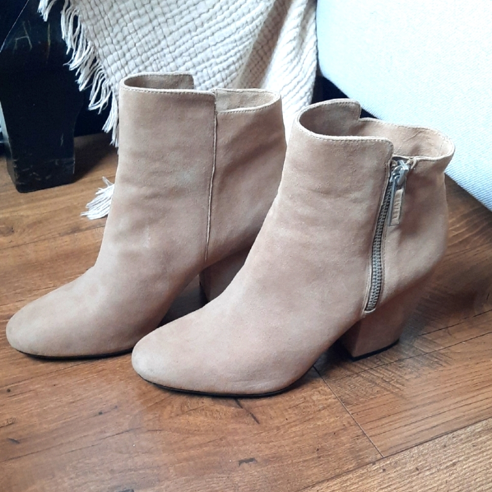 1 State beige faux suede booties size 9.5